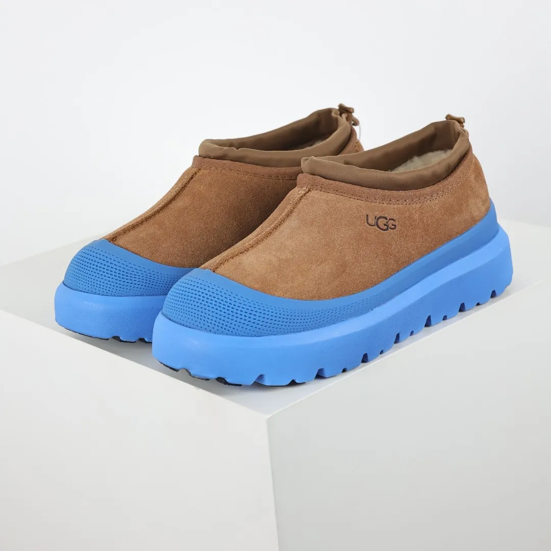 Pick up locally 💰620 Core recommendation Good price Cashmere insoles are a very suitable choice for keeping warm in winter and at home. In the new year, uug launched a series of styles, which are partial to the preferences of young consumers and have also moved to the forefront of fashion trends. Shoe body material Water-repellent coated suede upper 17mm UGGPURE™ implanted wool insole Lightweight non-slip comfortable rubber outsole With brand LOGO Trademark Comes with a full set of packaging Size: 35 36 37 38 39 40 41 42 43 44